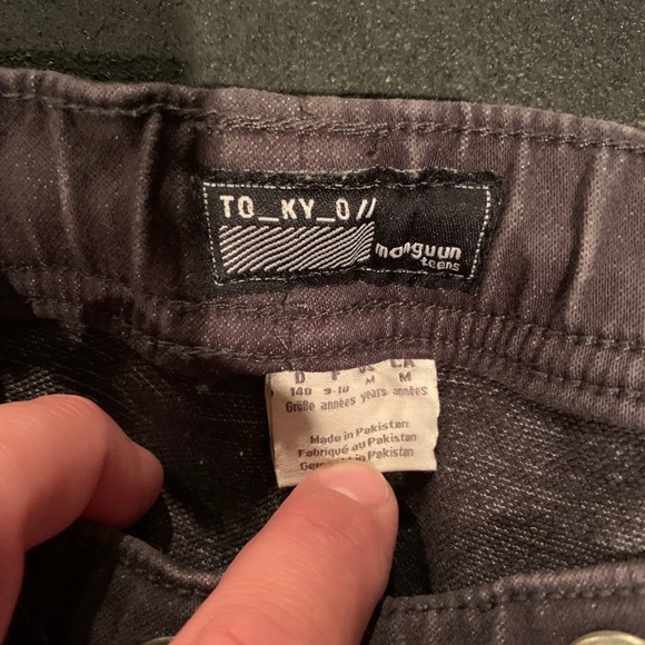 EUC boys grey/black cargo jean, size 9-10 years - Picture 3 of 3